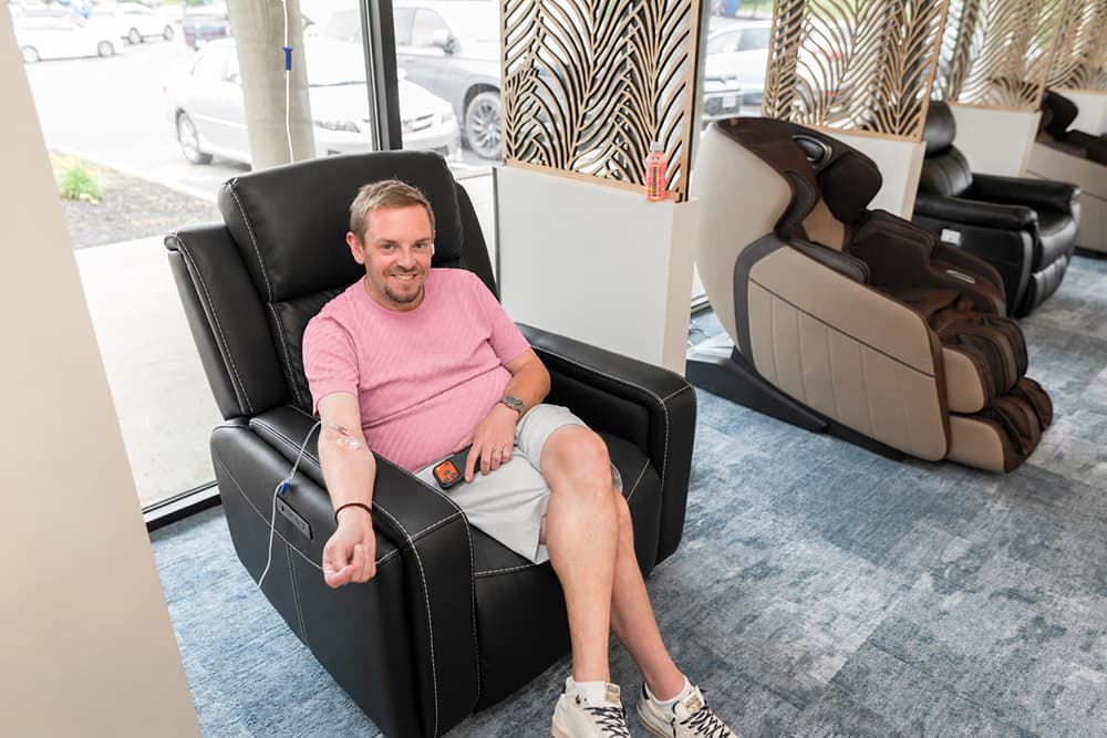 relaxing infusion lounge with iv therapy